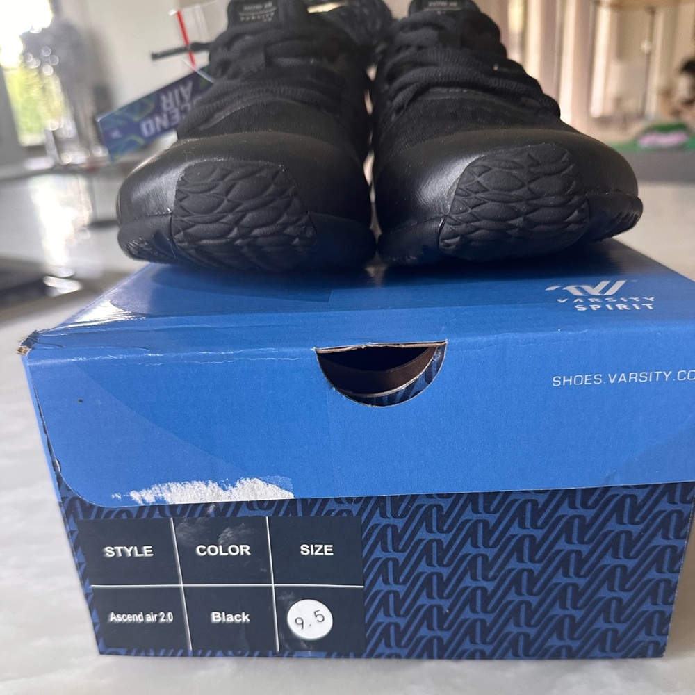 NIB Varsity Ascend 2.0 Cheerleading shoes - Picture 2 of 5